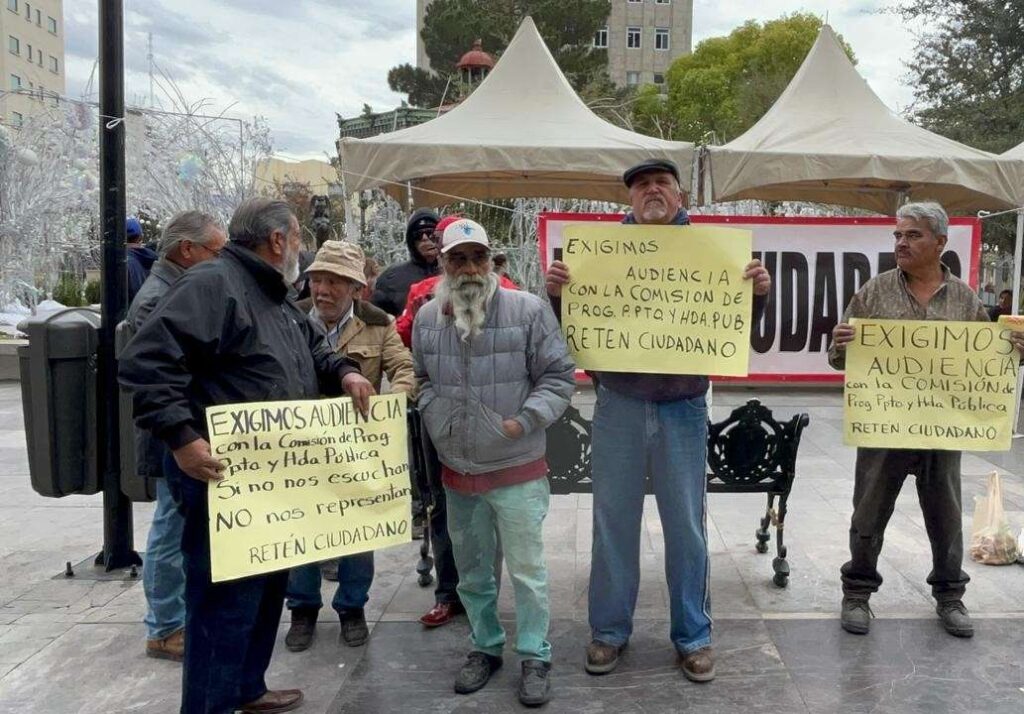 RETÉN CIUDADANO LLEVA PROTESTA A LAS PUERTAS DEL CONGRESO DEL ESTADO
