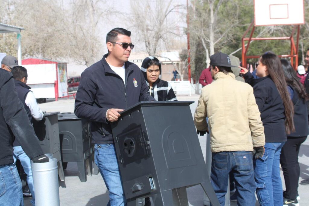 ENTREGÓ DESARROLLO SOCIAL CALENTONES A LOS POBLADORES DE SAMALAYUCA