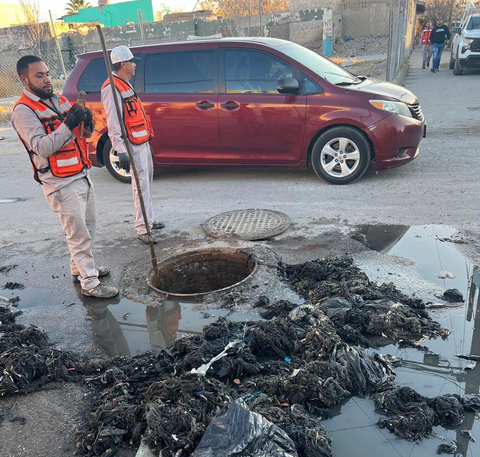 J+ realiza limpieza en colector obstruido luego de brotes de agua residual
