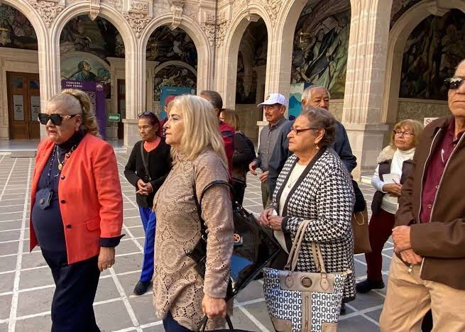 HASTA PALACIO DE GOBIERNO LLEGAN CON QUEJAS CONTRA PENSIONES CIVILES