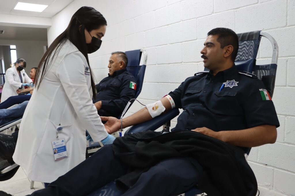 PARTICIPAN POLICÍAS EN CAMPAÑA DE DONACIÓN DE SANGRE