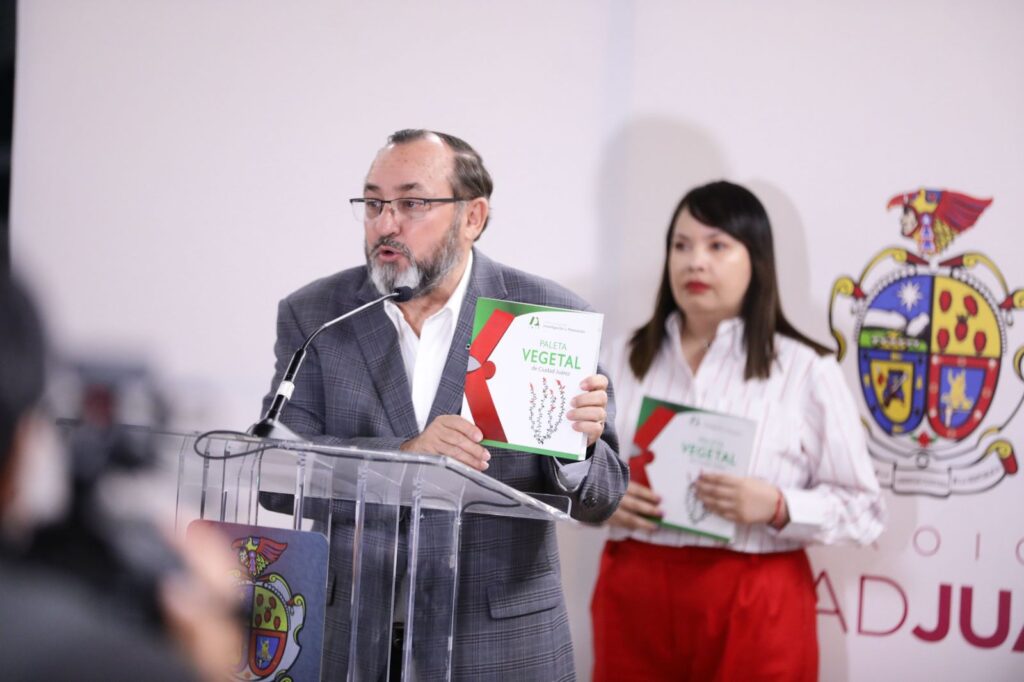 PRESENTA IMIP, LIBRO PALETA VEGETAL, QUE PERMITE IDENTIFICAR ESPECIES DE PLANTAS PARA SEMBRASE EN JUAREZ