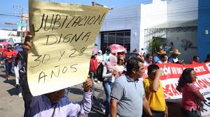 SIGUE EL RECHAZO A LA LEY DEL ISSSTE. MARCHAN LOS PROFES Y DICEN DE LA LEY QUE ES DISIMULO, HÁGANLA ROLLITO Y… GRITAN MAESTROS