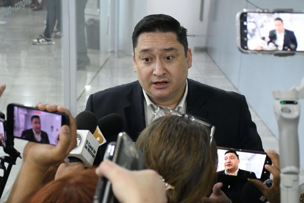 EXIGE DIPUTADO RESOLUCIÓN EJEMPLAR EN DENUNCIA CONTRA ANDREA CHÁVEZ