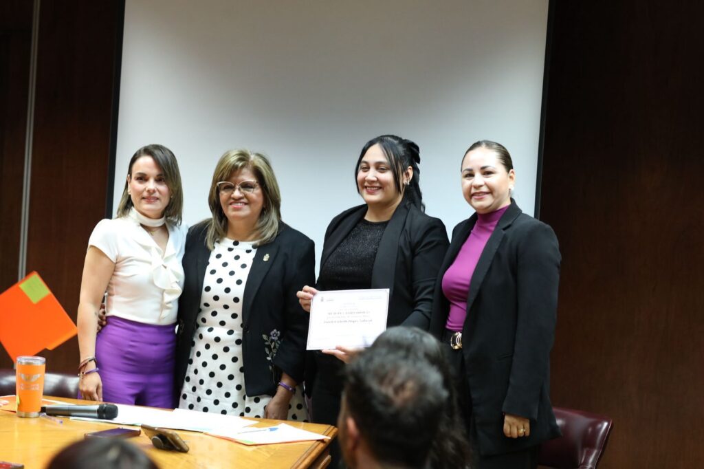 REGIDORAS RECONOCEN A SEIS MUJERES JUARENSES FORJADORAS POR UNA VIDA LIBRE DE VIOLENCIA Y DIGNA