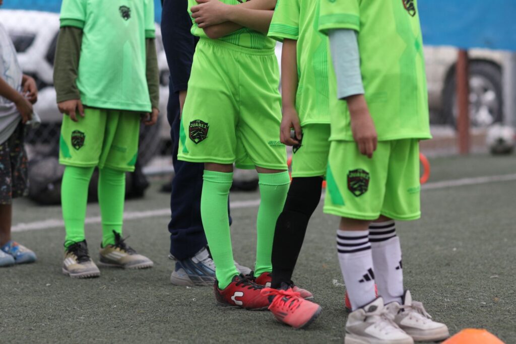 ARRANCA DIF MUNICIPAL, DEPORTE CON VALOR, EN LOS CMAPOS DE DON CUCO, MÁS DE 200 MENORES JUGANDO Y VISORIAS DE ATLAS, SANTOS, AMÉRICA Y BRAVOS