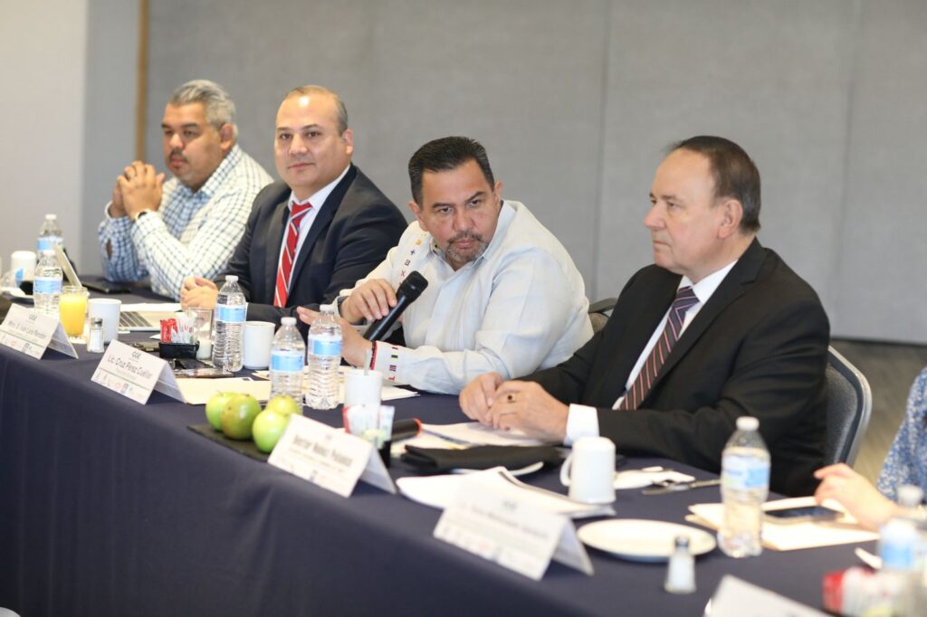 ABORDA ALCALDE TEMA ECONÓMICO CON EMPRESARIOS JUARENSES