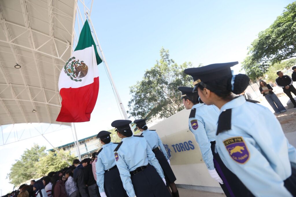 FOMENTO AL CIVISMO Y RESPETO A LOS SIMBOLOS PATRIOS AL IZAR LA BANDERA EN EL CBTIS 270 EN PARAJES DE SAN ISIDRO