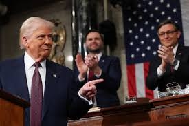 TRUMP CREE QUE NO SERÍA NECESARIA UNA ACCIÓN MILITAR PARA ANEXIONAR CANADÁ, PERO NO LO DESCARTA CON GROENLANDIA